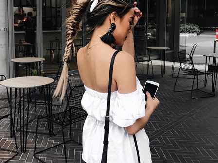 Chẳng ai bảo ai nhưng các quý cô châu Á diện cực nhiều đồ trắng cho street style tuần qua