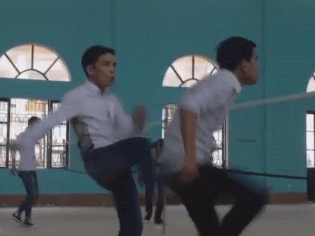 Clip hài: Không sợ kẻ địch mạnh như hổ, chỉ lo đồng đội 'dốt' như bò