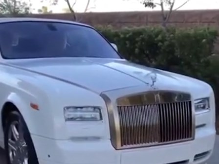 Mayweather khoe 6 siêu xe Rolls-Royce màu trắng trị giá hơn 62 tỷ đồng