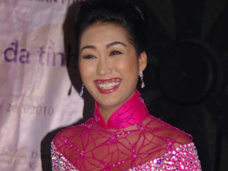 Cười hở lợi, Phi Thanh Vân đau đớn 