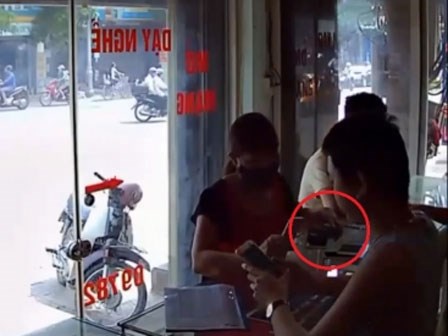 Clip: Chủ cửa hàng bị