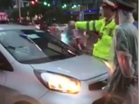 Đã xác định danh tính lái xe taxi vi phạm cố tình cản trở đoàn xe ưu tiên