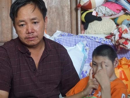 Cha nuôi 2 con teo não: Nhiều người gọi điện đòi chém, yêu cầu trả tiền ủng hộ