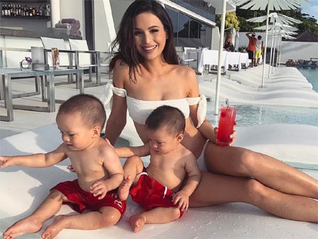 Bà mẹ hai con được mệnh danh 'sexy nhất mạng xã hội'