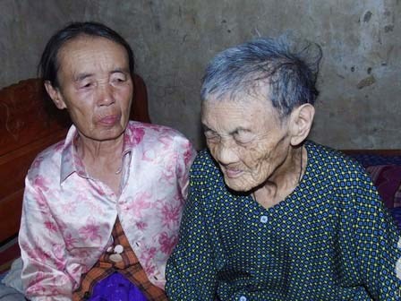 Số phận đắng cay của người phụ nữ chấp nhận kiếp chồng chung, một mình nuôi 4 mảnh đời bất hạnh