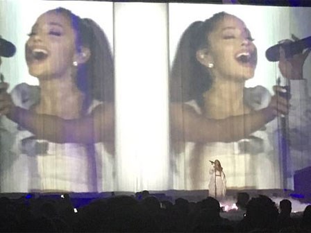 Ariana Grande lên tiếng sau vụ nổ bom tại Anh: Từ tận đáy lòng mình, tôi thực sự rất lấy làm tiếc