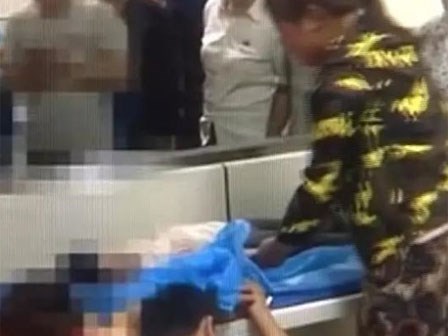 Bé trai 4 tuổi chết tức tưởi vì bị bỏ quên trong xe đưa đón học sinh suốt 9 tiếng giữa trời nắng
