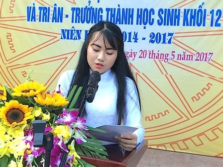 Cả trường bật khóc với bài phát biểu tri ân của học sinh trường Phan Bội Châu