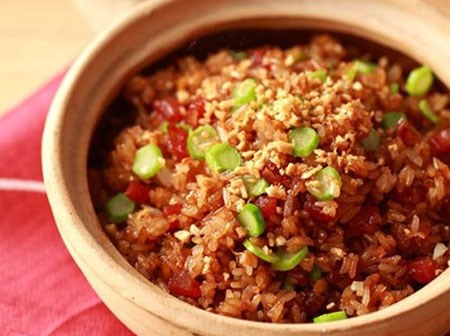 Cơm chiên lạp xưởng đơn giản ngon miệng cho bữa sáng