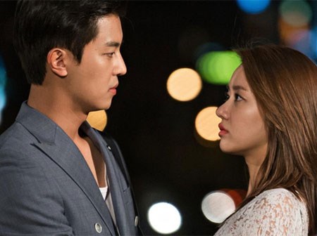 Hối hận muộn màng của gã đàn ông vừa có xế hộp thì quên đi người từng cùng mình trên chiếc xe số cũ