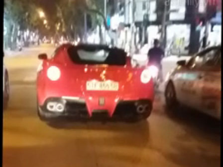 Lạng lách gây tai nạn liên hoàn và hành động của thanh niên gây bất bình-1