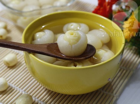 Mát lành thân thương món chè hạt sen long nhãn