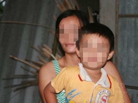 Hành trình trốn chạy của cô gái lỡ ký “hợp đồng” đẻ mướn với đại gia