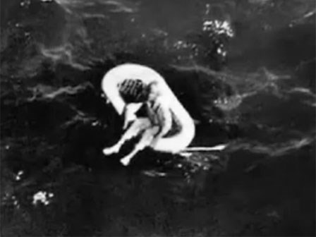 Năm 1961, bé gái này được phát hiện trôi dạt trên biển: 50 năm sau, cô đã tiết lộ một sự thật khủng khiếp đằng sau...