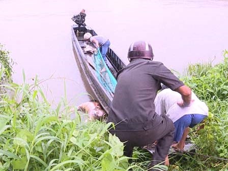 Phát hiện xác nam giới chết lõa thể trôi trên sông ở Vĩnh Long