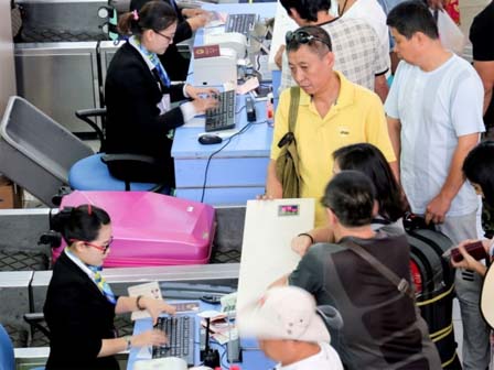 Ám ảnh khách Trung Quốc, trộm cả ga giường, lột nắp bồn cầu-4