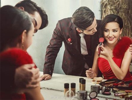 Được giám đốc giàu có đưa vào nhà nghỉ, tôi đã làm một việc khiến anh tím mặt