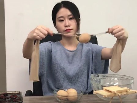 Các tuyệt chiêu nấu ăn như ảo thuật của 'thánh nữ công sở'