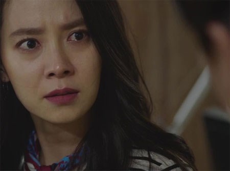 Vào lúc tôi hớn hở khoe que thử thai thì bạn trai cười khẩy và giáng cho tôi một cú sốc