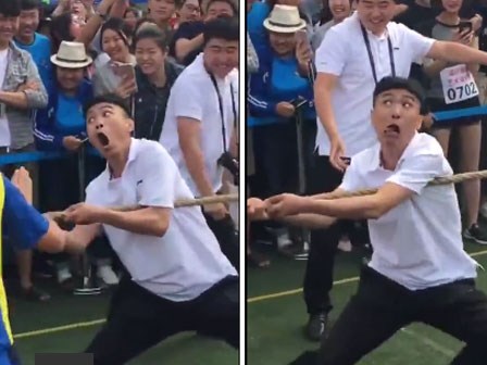 Cười nghiêng ngả với biểu cảm kéo co có 1-0-2 của chàng trai trẻ