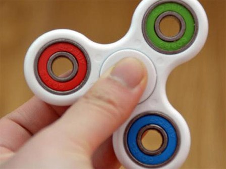 Cảnh giác: Một người mẹ suýt mất con gái 8 tuổi chỉ vì món đồ chơi thời thượng spinner