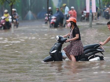 Dự báo thời tiết hôm nay (7.6): Mưa lớn, cảnh báo ngập lụt khu vực nội thành Hà Nội