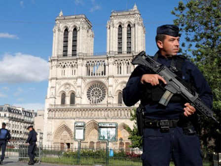 Kẻ tấn công Nhà thờ Đức bà Paris hét 'Điều này là vì Syria'