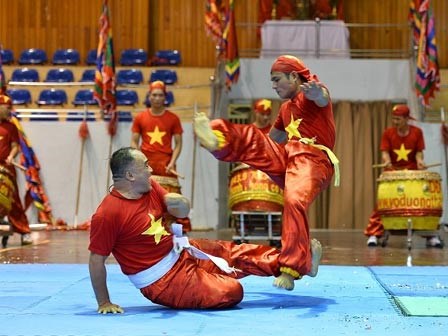 Chiêu võ đơn giản cho chị em khi bị giật túi xách