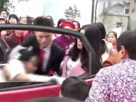 Quan hệ được 20 phút, người đàn ông bất ngờ bóp cổ bạn gái khiến cô chết ngạt trong xe hơi-2