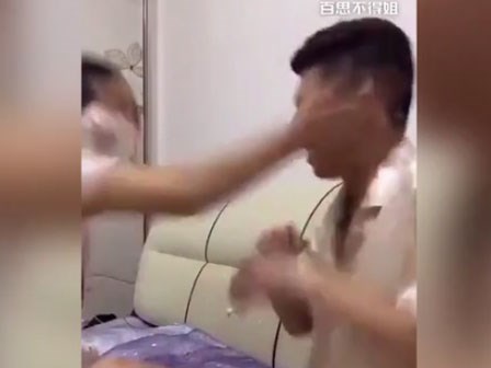 Thanh niên trêu chọc 'sư tử Hà Đông' trong lúc ngủ gặp phải cái kết cay đắng