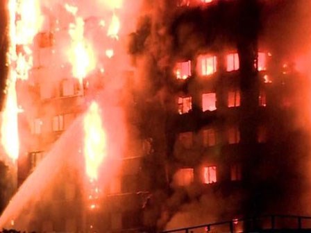 Nạn nhân la hét, tìm cách thoát khỏi tòa tháp bốc cháy ở London