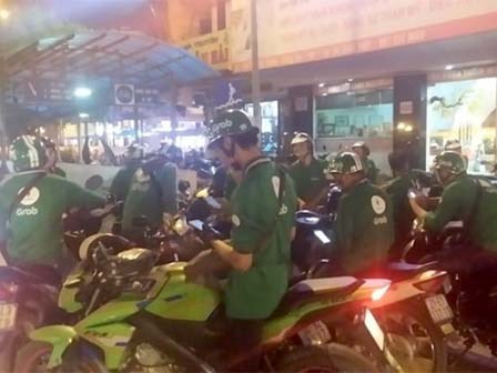 40 tài xế GrabBike kéo nhau đi trả thù cho đồng nghiệp