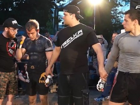Mất 50 giây, cầu thủ rugby đánh gục võ sĩ MMA