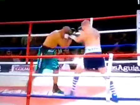 Trúng đòn tàn khốc, võ sĩ boxing nhập viện trong tình trạng nguy kịch