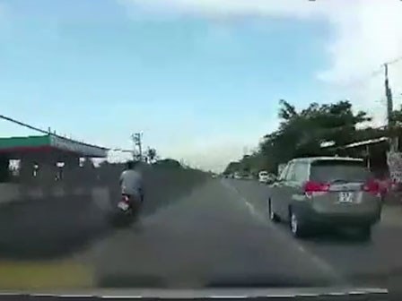 Hồi kết đắng cay sau pha tạt đầu ô tô, ôm sát dải phân cách của người thanh niên