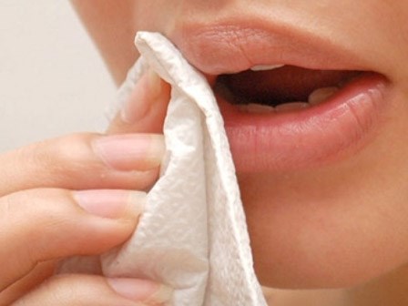 Thói quen khi ăn uống khiến bạn mắc bệnh ung thư miệng lúc nào mà không hay biết