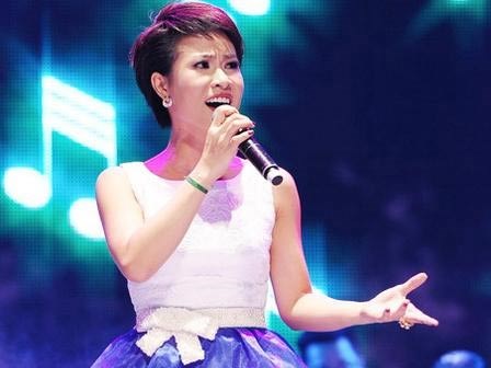 Nữ ca sĩ Uyên Linh trình báo mất túi đồ gần 100 triệu ở sân bay Tân Sơn Nhất