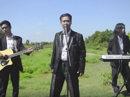 Tài Smile 'khuynh đảo' cộng đồng mạng với điệu hò 'Lạc trôi'