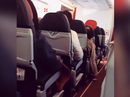 Máy bay AirAsia rung lắc như máy giặt, phi công khuyên hành khách hãy cầu nguyện
