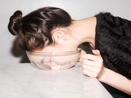 Bỏ 10 triệu đi Spa cũng không bằng 30 giây ngâm mặt với nước soda theo cách này