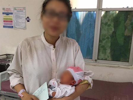 Một người đàn ông đã đứng ra nhận giúp đỡ mẹ con “hot girl Bella” trong 3 năm
