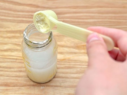 Cho con uống sữa kiểu này bảo sao không có chất dinh dưỡng lại hay đau bụng