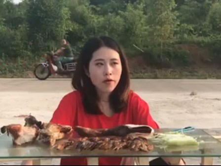Thánh nữ công sở nướng vịt cực ngon không cần bếp