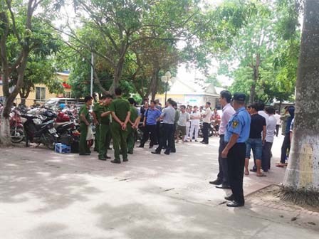 Bảo vệ bệnh viện bị người nhà bệnh nhân dùng dao đâm nguy kịch