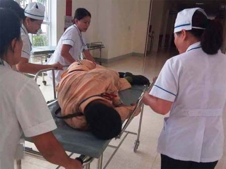 Đắk Lắk: CSGT đang làm nhiệm vụ, bị hất lên nắp capo-1