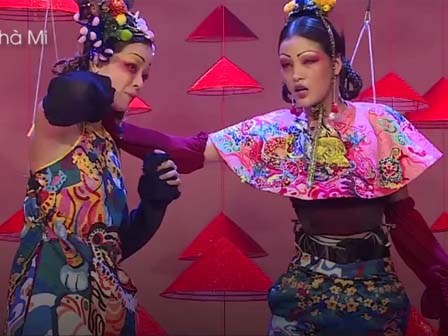 Next Top Model tập 2: Thí sinh nạt nộ nhau vì thử thách cà kheo