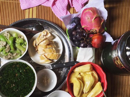 Không rau ngót luộc, thịt kho nghệ, cơm ở cữ của các mẹ hiện đại giờ sang chảnh lắm!