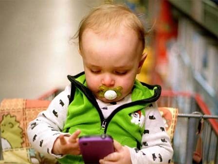 Điện thoại gây hại cho trẻ không khác ma túy