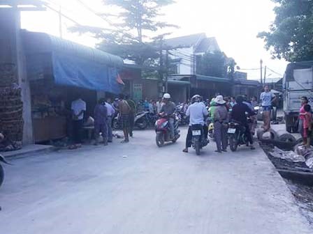 Mâu thuẫn với hàng xóm, người đàn ông tạt axit khiến 6 người bị bỏng