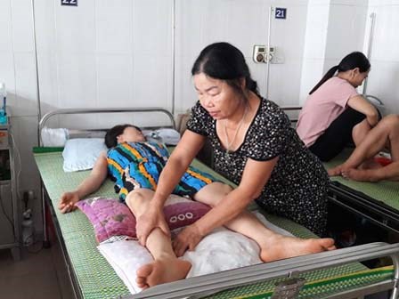 Cô giáo trẻ bị liệt nửa người sau một mũi tiêm vào mông, chưa tìm ra nguyên nhân